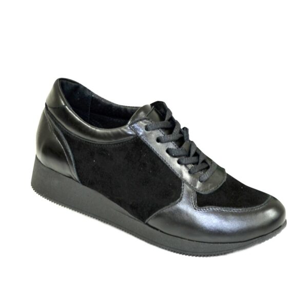 Стильные черные туфли-кроссовки женские на шнуровке