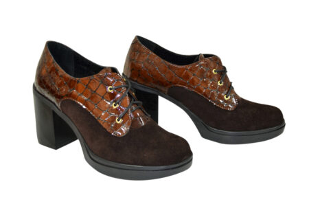 Закриті жіночі туфлі на підборах з натуральної замші та крокодила коричневого кольору