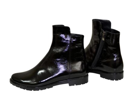 женские лаковые черные ботинки на невысоком каблуке, осень зима