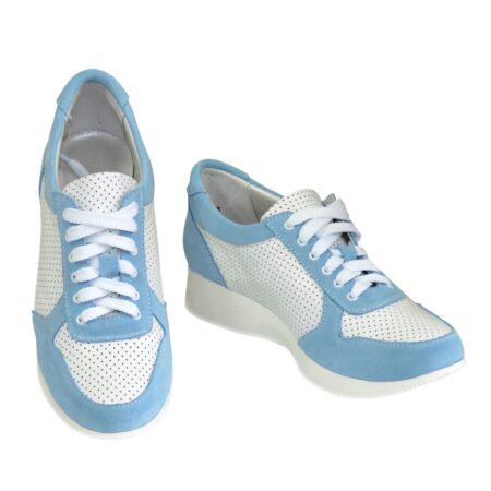 Стильні кросівки жіночі на шнурівці, з м'яким кантом та м'якою мовою, колір блакитний/білий