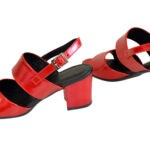 Женские лаковые красные босоножки на невысоком устойчивом каблуке