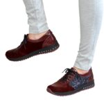 Кроссовки женские комбинированные на шнуровке, бордового цвета