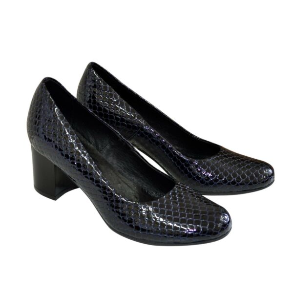 Туфли женские на невысоком каблуке, из натуральной синей кожи  крокодил