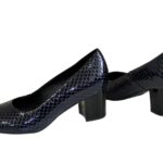 Туфли женские на невысоком каблуке, из натуральной синей кожи  крокодил