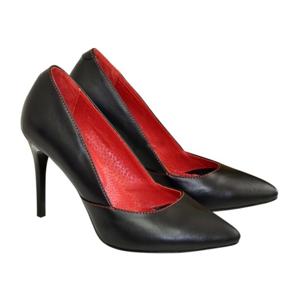 Классические женские туфли на шпильке, из натуральной кожи черного цвета