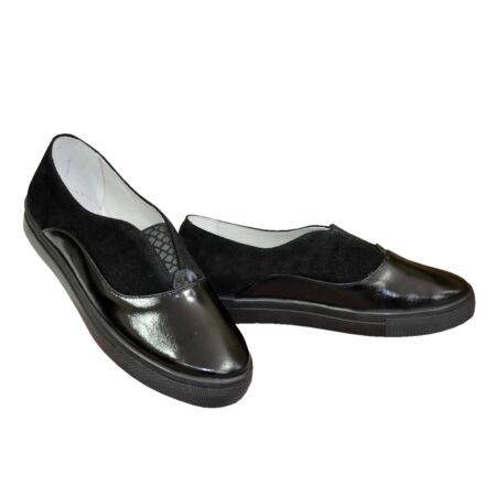 Жіночі чорні туфлі на потовщеній плоскій підошві, натуральна лакова шкіра та замша