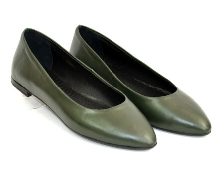 Туфли-балетки женские из натуральной кожи зеленого цвета с заостренным носком