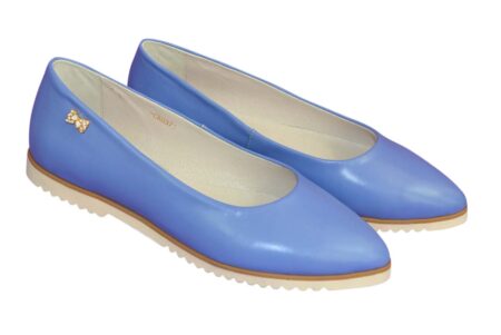 Женские туфли-балетки из натуральной кожи голубого цвета на низком ходу