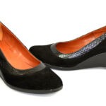Женские классические туфли на невысокой устойчивой платформе, натуральные замша и кожа питон
