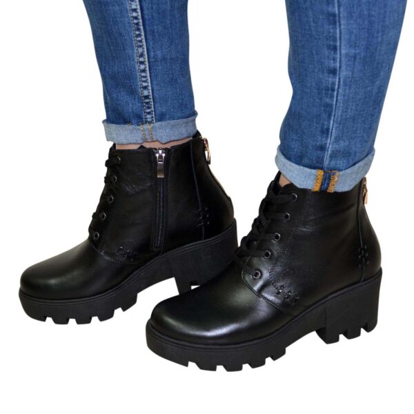 Женские зимние кожаные ботинки на шнуровке, черный цвет