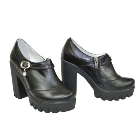 Туфлі жіночі шкіряні на тракторній підошві чорного кольору