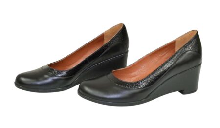 Женские туфли на платформе из натуральной кожи с лаковыми вставками кожей "крокодел"/ цвет черный