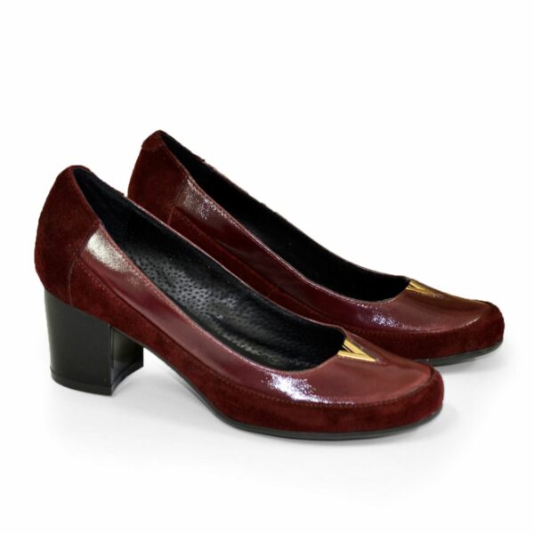 Женские туфли на невысоком каблуке, из натуральной кожи и замши бордового цвета