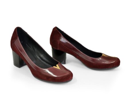 Женские туфли на невысоком каблуке, из натуральной кожи и замши бордового цвета