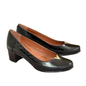 Женские кожаные туфли на невысоком каблуке классического пошива