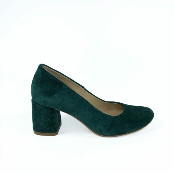 Замшевые туфли зеленые на стойком каблуке