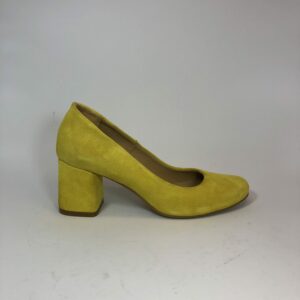 Женские ботинки замшевые желтые на стойком каблуке
