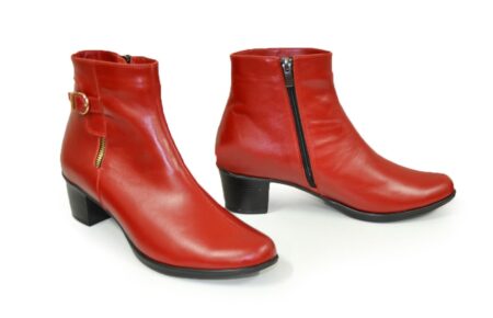 Жіночі класичні шкіряні зимові черевики на стійкому підборі, колір червоний