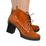 Стильные женские рыжие ботинки зимние на устойчивом каблуке