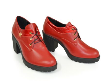 Туфлі жіночі шкіряні червоні на шнурівці
